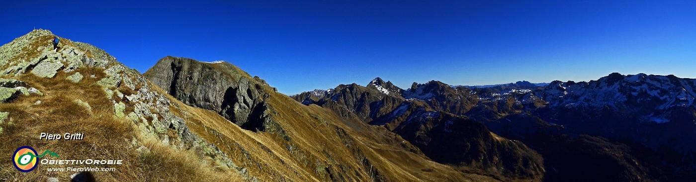 42 Panoramica Pes Gerna-Masoni e monti conca del Calvi.jpg